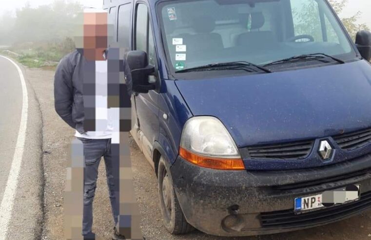 Policia e Kosovës ndalon një person, në furgon i gjetën mbi 1 mijë litra derivate