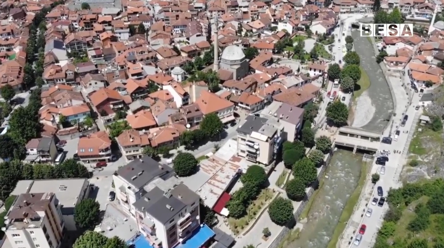 Ministri Çeku nga Prizreni apelon “Do të jemi të pakompromisë kushdo që tenton ta degradojë trashëgiminë e Prizrenit”