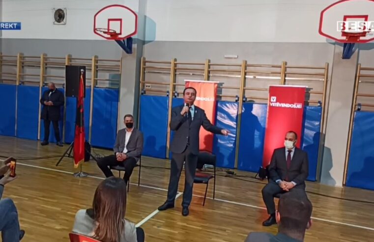 Albin Kurti takon elektoratin e Lëvizjes Vetëvendosje në lagjen Tusuz në Prizren (VIDEO)