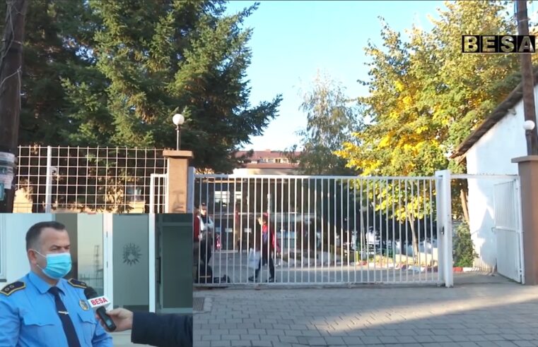 Gjatë lojës mes shokëve një nxënës i shkollës ‘’Mustafa Bakiu’’ lëndohet dhe transferohet në QKUK në Prishtinë njofton zëdhënësi i Policisë Rajonale në Prizren Shaban Osmanollaj