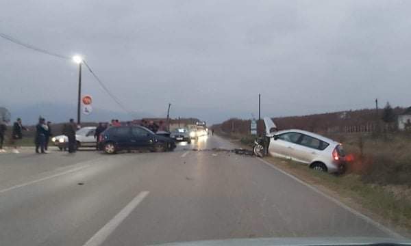 Aksident i rëndë trafiku në rrugën Pejë-Gjakovë