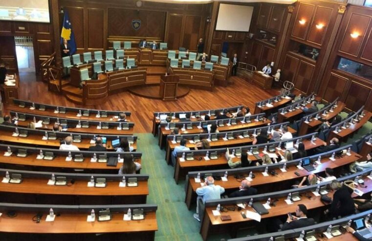 Sqarohen nga byfeja e Kuvendit: Nga 22 shtatori është kërkuar të mos shërbehen produktet serbe