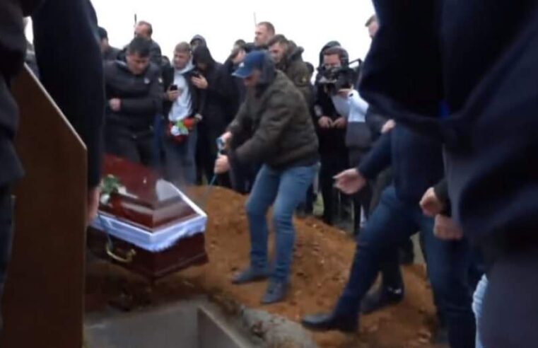 Varrosën dy nxënësit që u vranë në Gllogjan