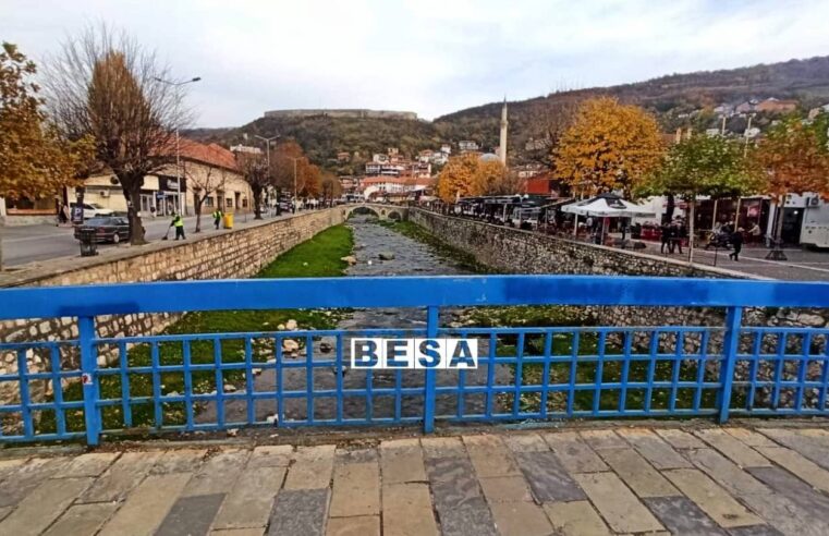 Restaurohet “Ura e Kaltër”, largohen drynat e çifteve në Prizren