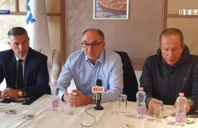 Kryetari i AKR-së Behgjet Pacolli dhe kandidati Shaqir Totaj takohen me qytetarët ne  Prizren