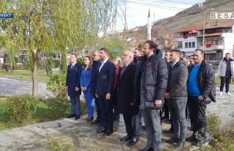 Kryetari i PDK, së Memli Krasniqi në Homazhe te Kompleksi i Lidhjes Shqipëtare të Prizrenit me rastin e 28 nëntorit ditës së flamurit