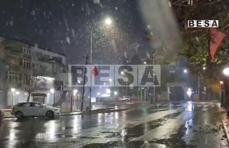 Fillojnë reshjet e borës në Prizren ❄ (VIDEO)