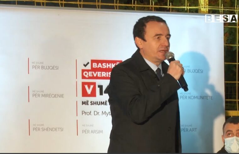 Kryeministri Albin Kurti ndërpret fjalimin në Prizren në respekt të Ezanit (VIDEO)