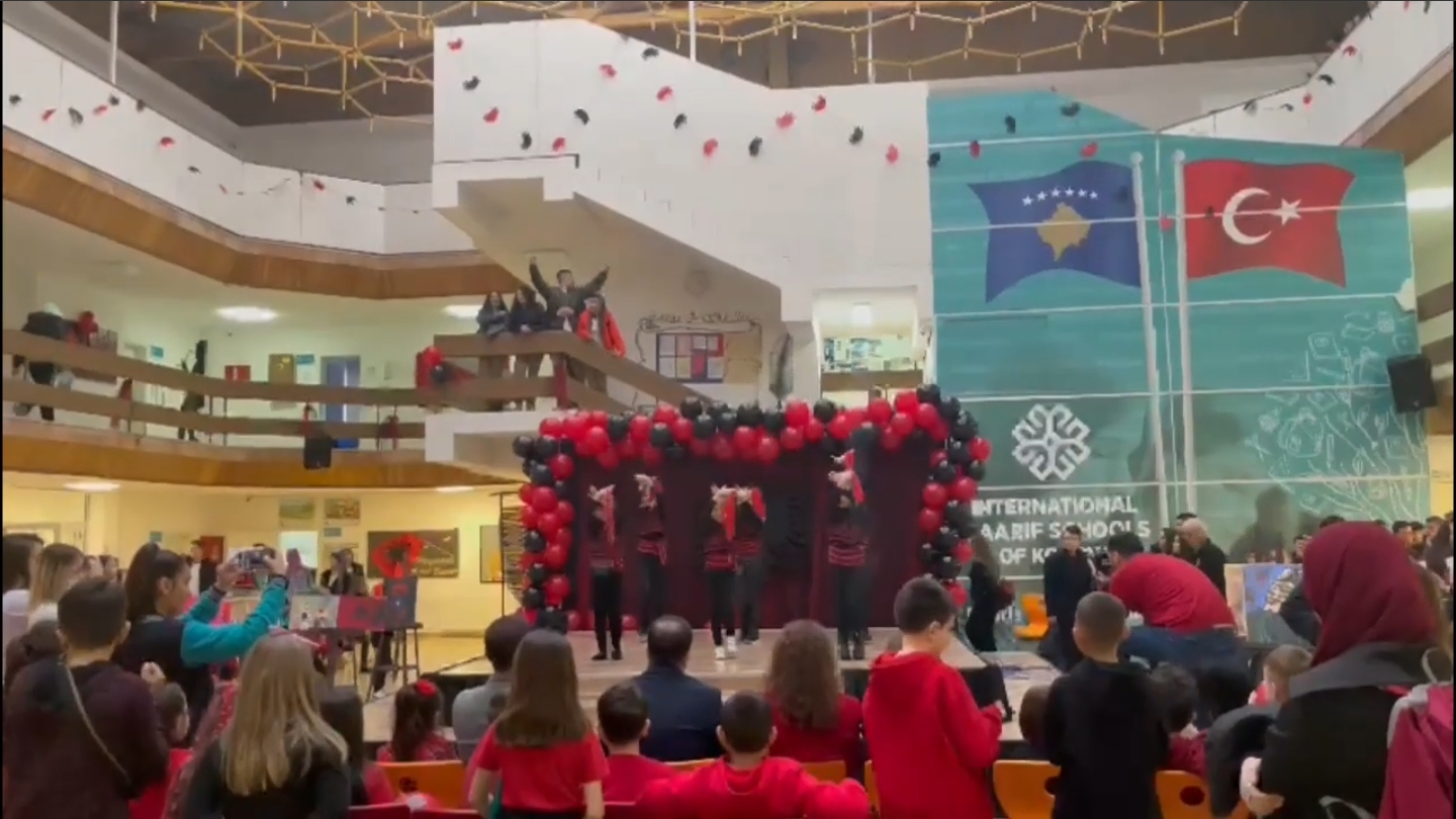 Shkolla “Maarif” me program për nder të 28 nëntorit ditës së flamurit 🇦🇱 (VIDEO)
