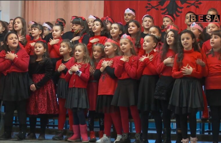 MËSIMDHËNËSJA E SHFMU “MOTRAT QIRIAZI” NË PRIZREN FËLLANZA BALLUKU KA PREGATITUR NJË PROGRAM FESTIV TË NXËNËSVE PËR FESTËN E 28 NËNTORIT