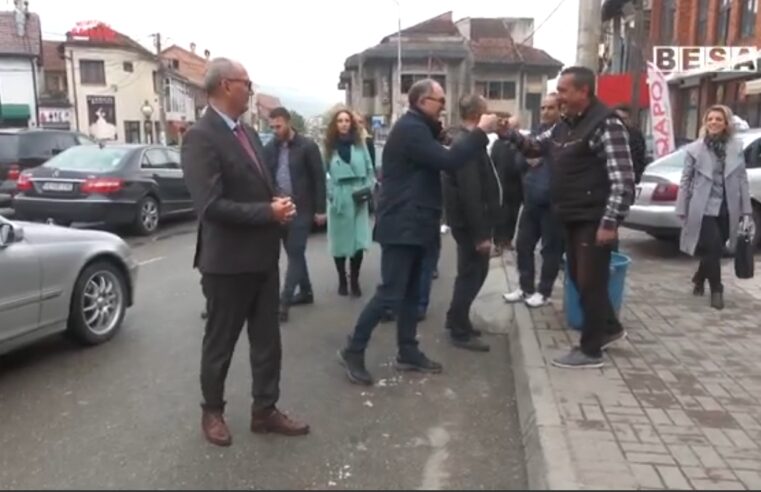 Kryetari i Ferizajit Agim Aliu dhe kandidati Totaj sot, takojnë pronar lokalesh në Prizren