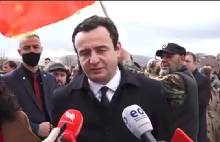Kryeministri Kurti homazhe në Prekaz: Përulemi para atyre që sakrifikuan për liri, pavarësi e bashkim
