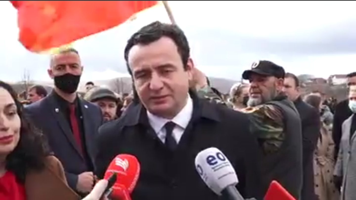 Kryeministri Kurti homazhe në Prekaz: Përulemi para atyre që sakrifikuan për liri, pavarësi e bashkim
