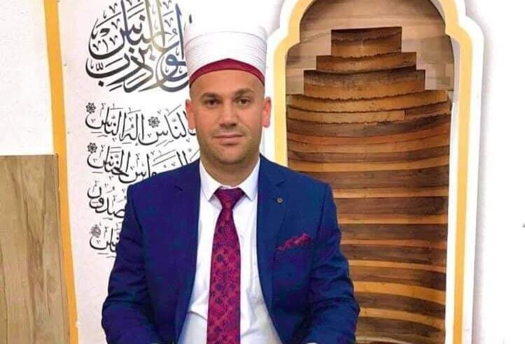 Imami nga Deçani kërkon ndalim-transmetimin e Big Brother, Për’puthen e Its My Love: Po na degjenerojnë rininë