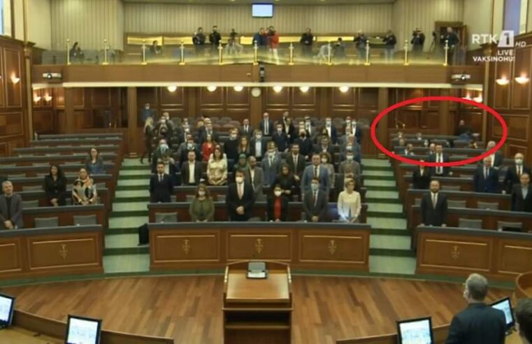 E ulët/ Deputetët e Listës Serbë nuk mbajnë një minutë heshtje për vdekjen e senatorit Bob Dole