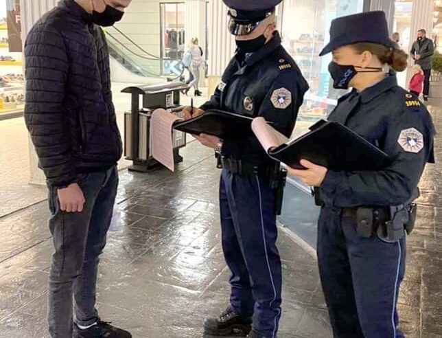 Fundjava në Prizren/ Policia shqiptoi 131 tiketa ndaj atyre që nuk respektuan masat kundër Covid-19
