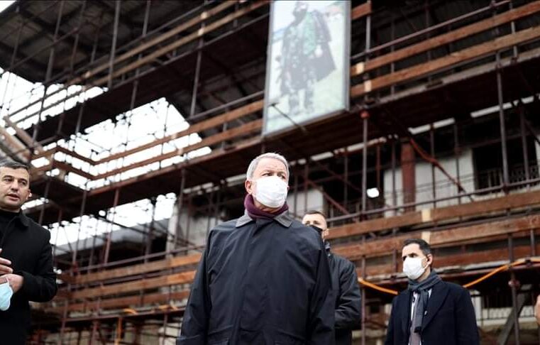 Ministri i Mbrojtjes së Turqisë viziton Kompleksin memorial “Adem Jashari” në Prekaz