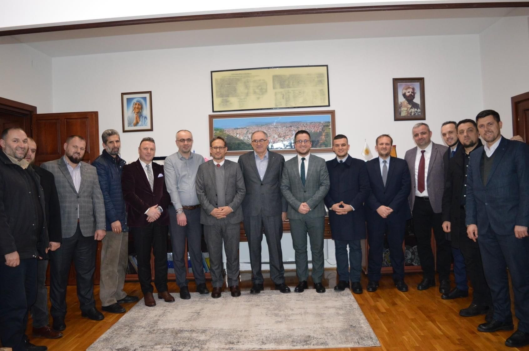 Zyrtarët e Bashkësisë Islame dhe Imamët vizitojnë Kryetarin e Prizrenit Shaqir Totaj
