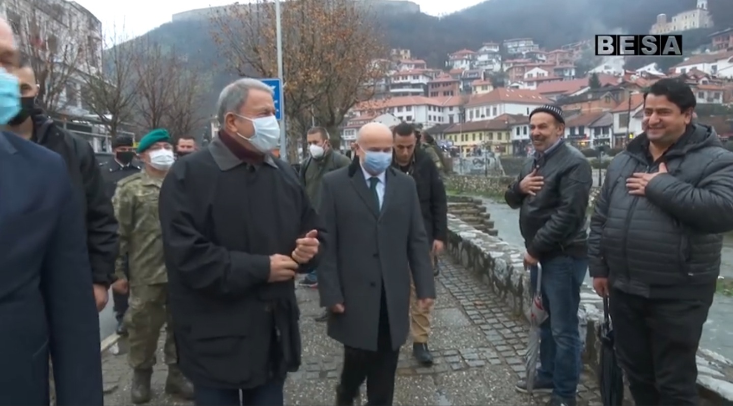 Ministri i Mbrojtjes së Turqisë viziton Prizrenin dhe Konsullatën Turke në këtë qytet