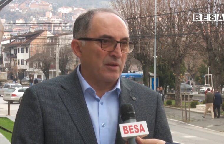 Urime me rastin e festës së Vitit të ri nga kryetari i komunës së Prizrenit Shaqir Totaj