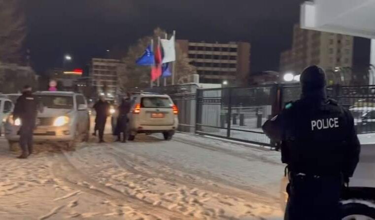 Numër i madh i zyrtarëve të policisë tek BQK-ja natën