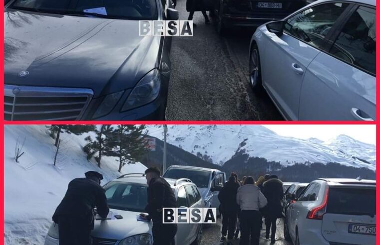 Policia me gjoba për kundërvajtje për automjetet e parkuara në rrugë në Prevallë
