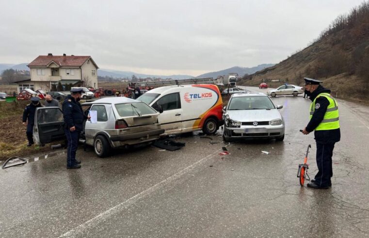 Dy të vdekur pas aksidentit të rëndë në rrugën Prishtinë- Podujevë