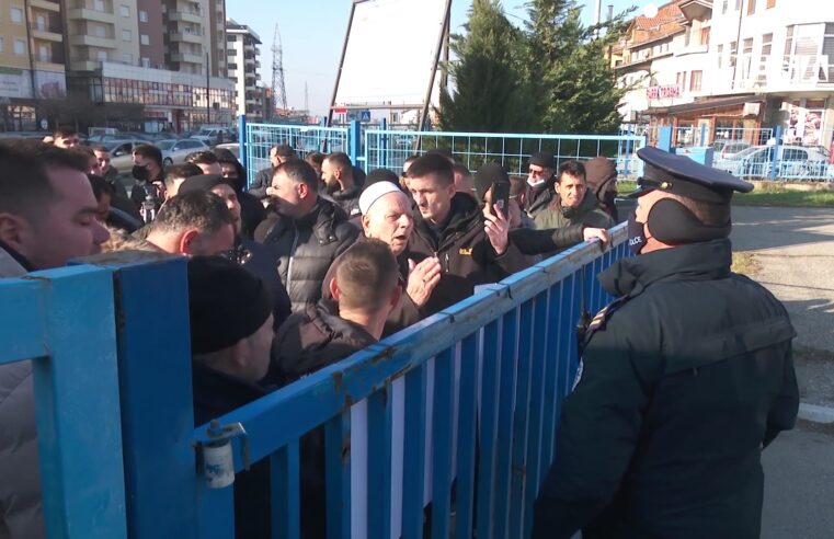 BANORËT E LAGJES “BAJRAM CURRI” SËRISH PROTESTUAN PARA HIDROREGJIONIT JUGOR, ATA MARRIN PREMTIM SE DO TË KENË FURNIZIM TË RREGULLT ME UJË TË PIJES
