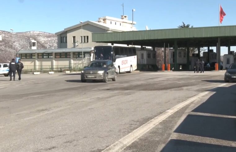 DISA QYTETARË NGA SHQIPËRIA ANKOHEN PËR MASAT E REJA NUK LEJOHEN TË HYJNË NË KOSOVË, KTHEHEN NË SHQIPËRI