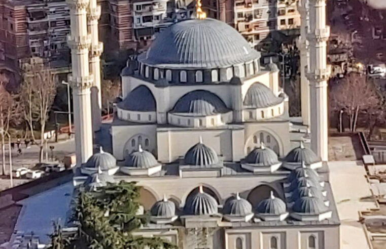 Kështu duket Xhamia e re në Tiranë 😍