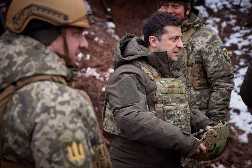 Presidenti i Ukrainës merr vendim që paga e ushtarëve ukrainas të jetë 100 mijë UAH (3 mijë Euro). Paga e presidentit në Ukrainë është 28 mijë UAH (832 Euro)
