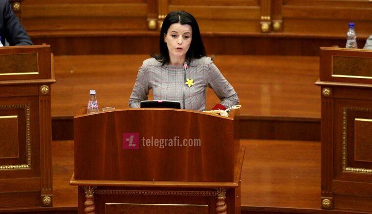 “Dashuria është dashuri” – deputetja Vasfije Krasniqi në mbështetje të komunitetit LGBTI