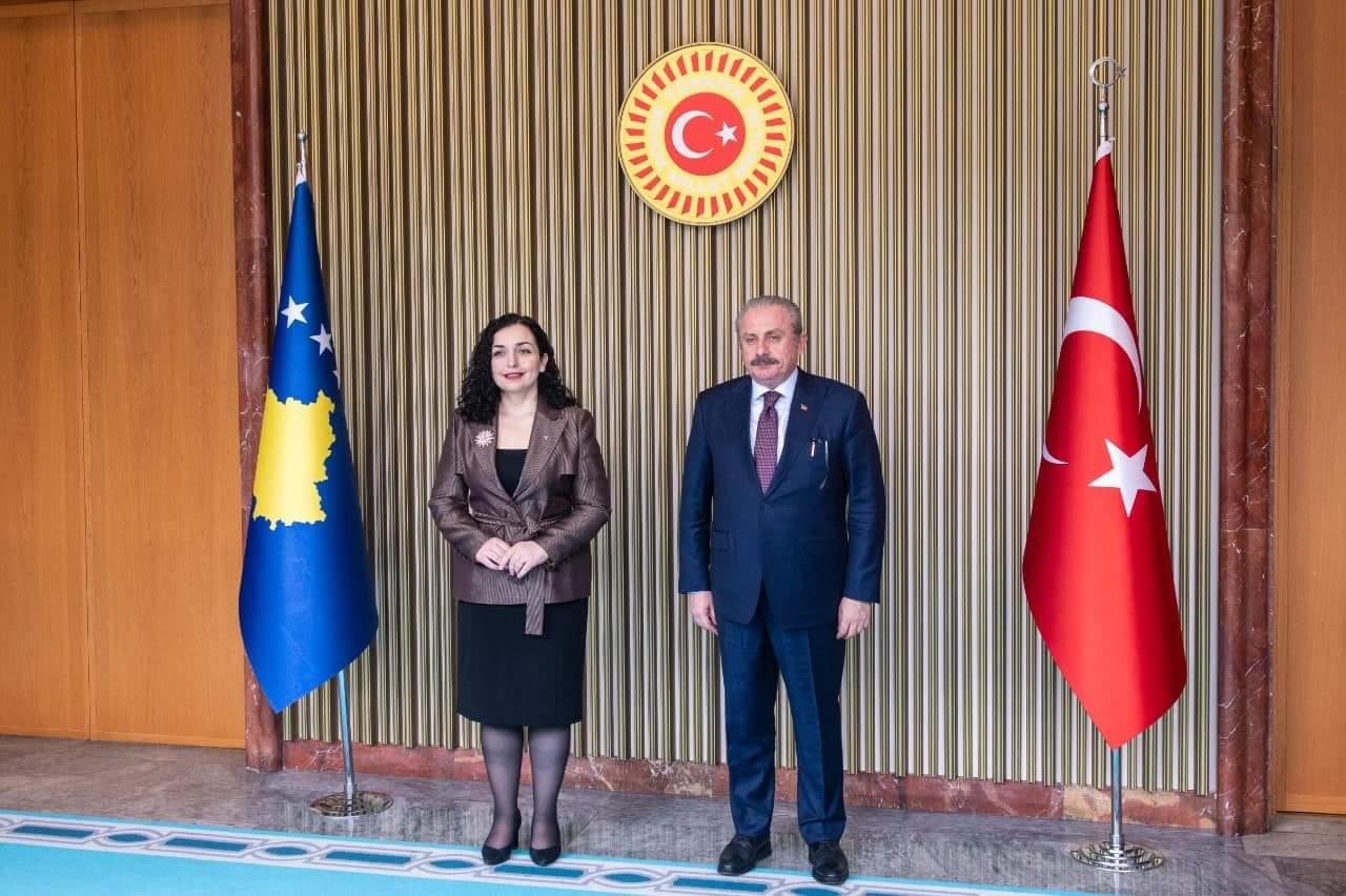 Presidentja Osmani takon kreun e Parlamentit të Turqisë Mustafa Sentop dhe kërkon që Kosova bëhet pjesë e NATO