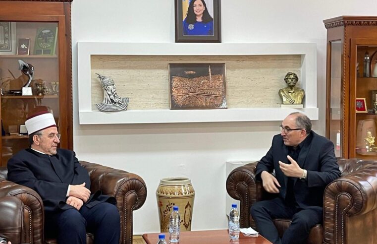 Kryetari i Prizrenit Totaj pret Myftiun e Kosovës Naim ef Tërnava