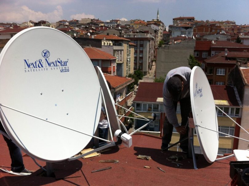 Komuna e Prishtinës u jep 90 ditë afat qytetarëve që të largojnë antenat satelitore nga ndërtesat