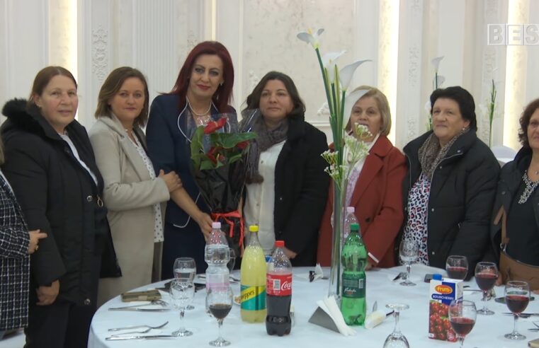 Zëvendëskryeministrja Emilia Rexhepi, sot ,ka mbledhur shumë gra për të festuar festën e 8 Marsit