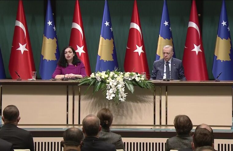 Konferenca e përbashkët pas takimit bilateral mes Presidentes Osmani dhe Presidentit të Turqisë Erdogan (VIDEO)