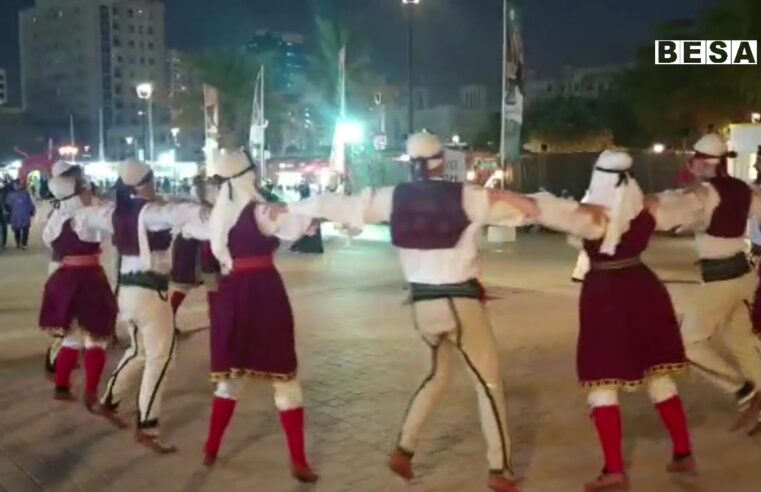 AKV “Lidhja e Prizrenit” nën tingujt e “Besa Besë” vallëzon në rrugët e Dubait pas festivalit botëror që është mbajtur në Sharjah 🇦🇱👏