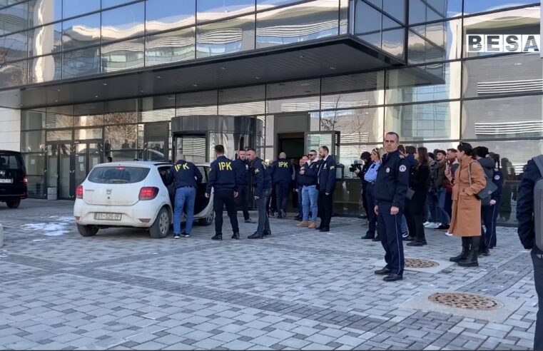 Policët e arrestuar sillen në Gjykatën Themelore në Prishtinë