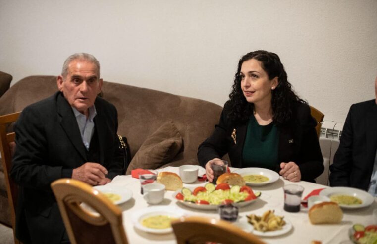 Presidentja Osmani bën iftar me familjen mitrovicase që humbi katër djem në luftë