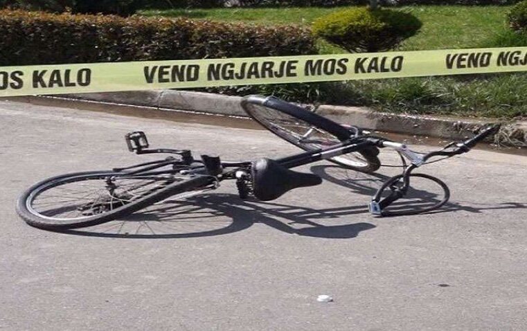 Aksident i rëndë trafiku në Prizren, shoferi 16-vjeçar godet me veturë biçiklistin