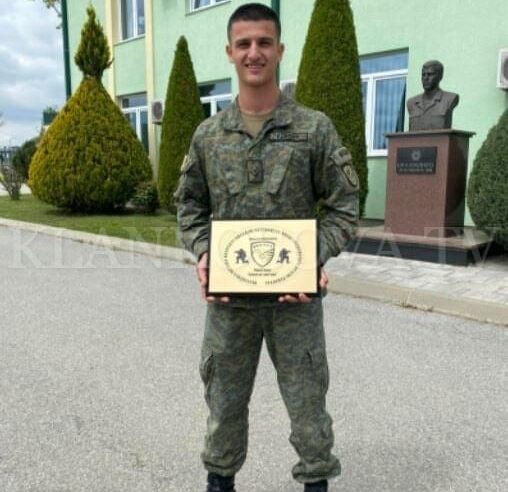 Haxhi Krasniqi shpallet “Ushtari më i mirë 2022” i FSK-së