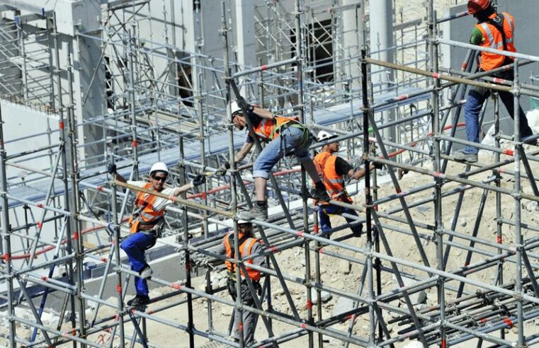 Azemi: Mbi 70 përqind e punëtorëve të sektorit privat duan të ikin nga Kosova