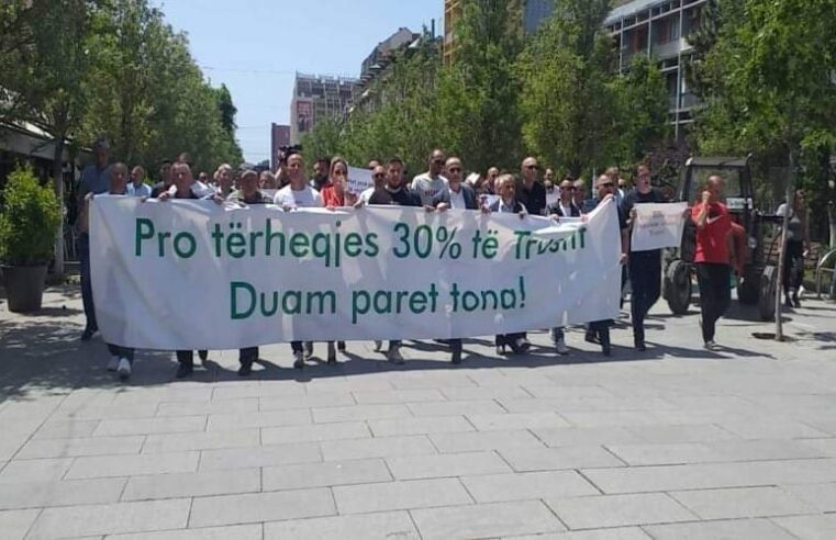 “Duam paratë tona”, nis protesta për tërheqjen e mjeteve nga Trusti