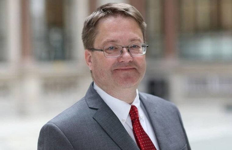 Ambasadori Abbott uron Fitër Bajramin: Ju uroj gëzim, paqe dhe prosperitet
