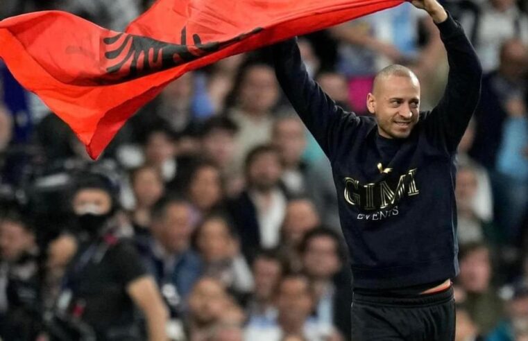 Ky është tifozi shqiptar që hyri me flamurin kuqezi në Bernabeu 🇦🇱