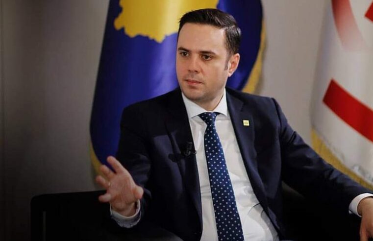 Çmimi i naftës 1.80, Abdixhiku për Kurtin: Çfarë bën ky njeri që nuk e ulë akcizën?