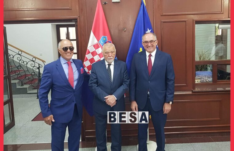 Ish Presidenti i Kroacisë Stipe Mesiq, pritet të merrë çmimin ‘Qytetar Nderi i Prizrenit”