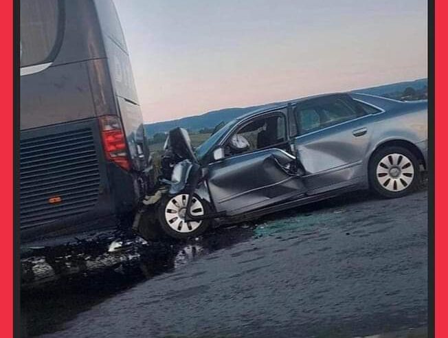 Dalin pamje nga aksidenti në Podujevë si pasojë e të cilit vdiqën dy persona dhe u lënduan dy fëmijë