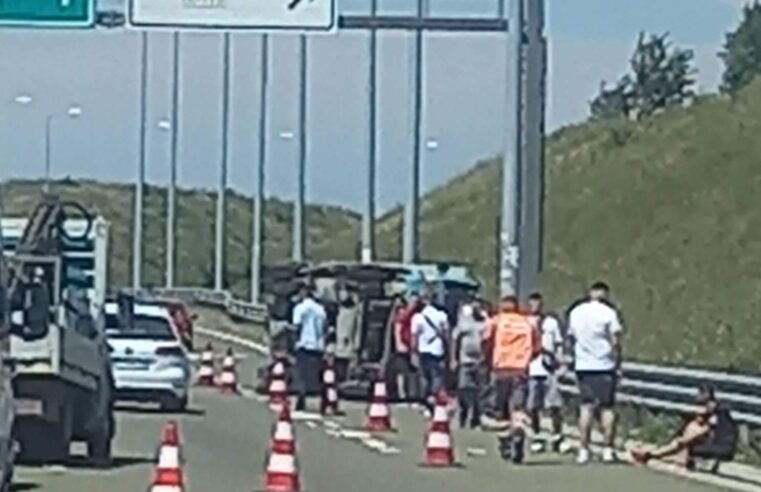 Aksident në autostradën “Ibrahim Rugova”, rrotullohet një veturë